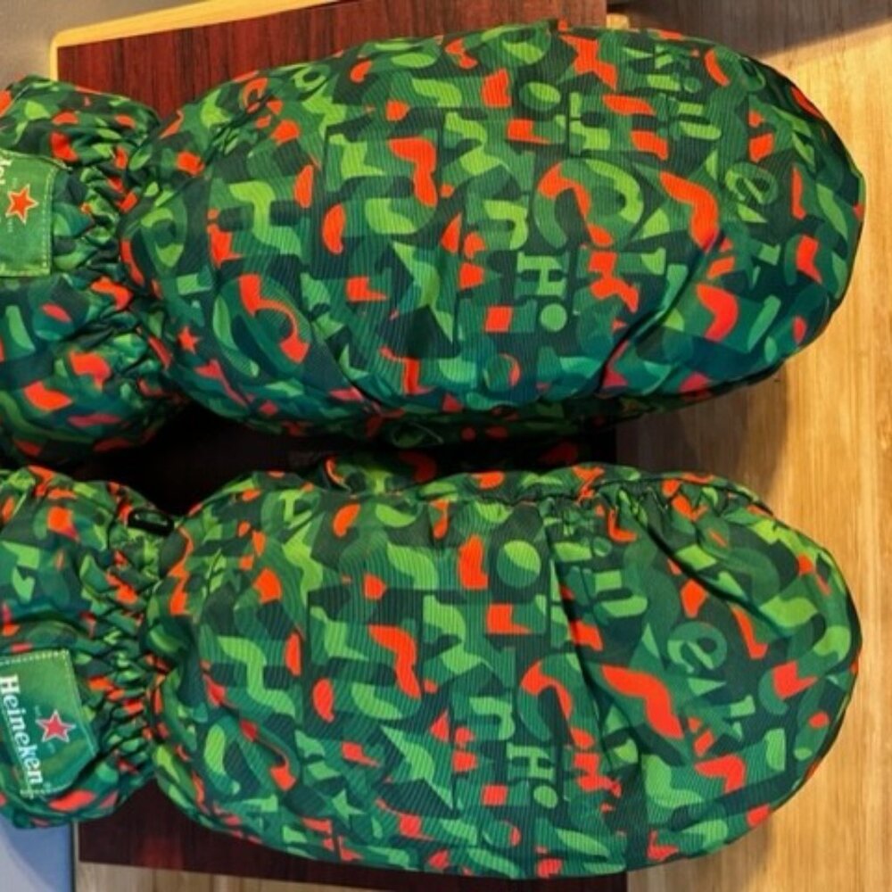 Heineken Beer Christmas theme mitts mittens Large NWOT